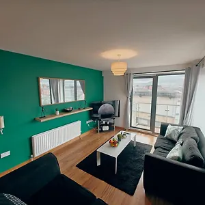 2br Mountain View Centre Apartment